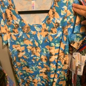 Lularoe medium tee